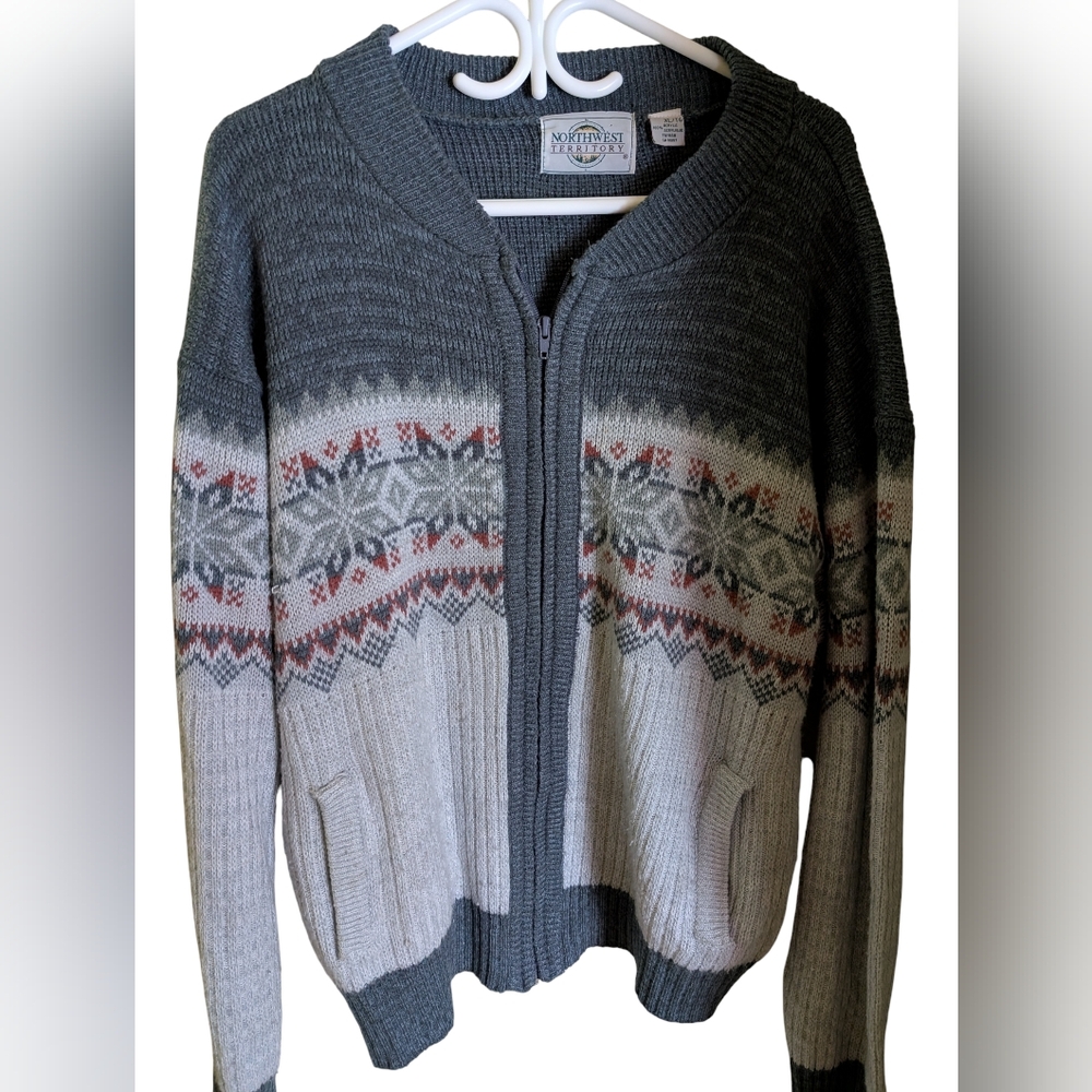 2/22$ Nordic Patterned Gray and Cream men's Sweater